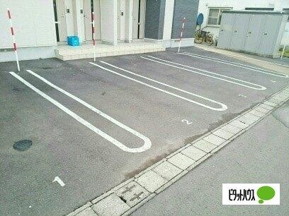 ラ・ルナ（102） 駐車場