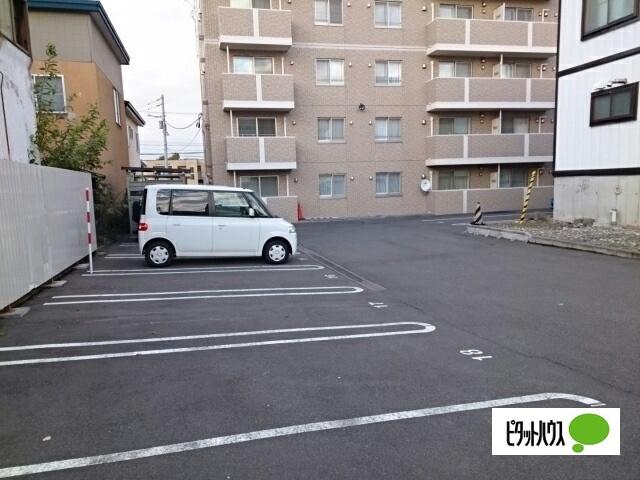 ラフィナートⅡ（401） 駐車場