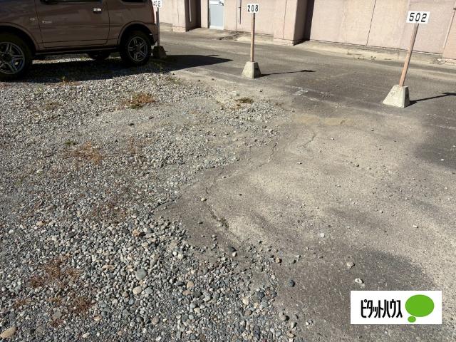 若友ハイツ（303） 駐車場