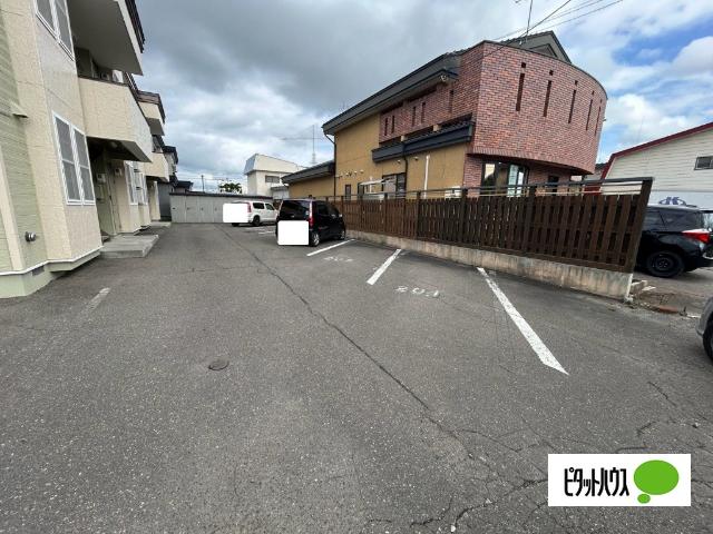 ウェザーコック（101） 駐車場