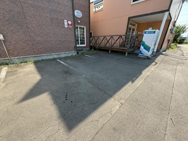 帯広市西十二条南アパート 駐車場