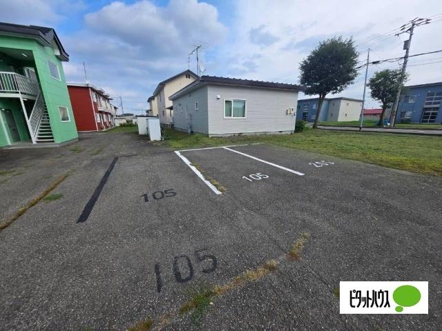 アイリス（105） 駐車場