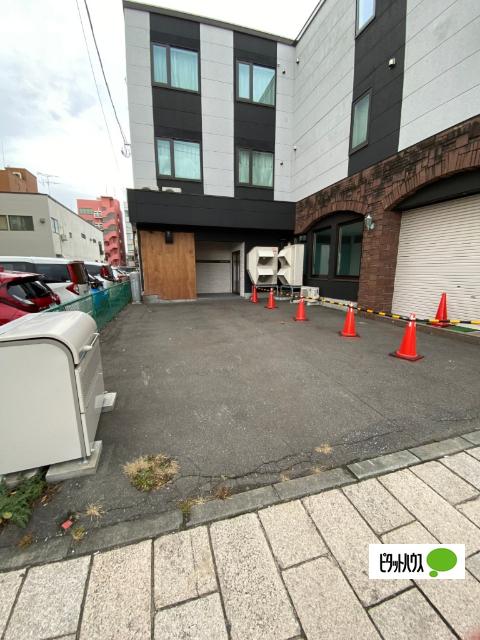 CREDIST BLD.（303） 駐車場