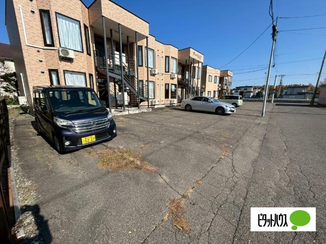 ピアヒルズⅡ 駐車場