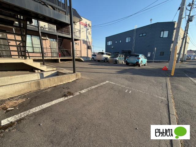 ラピスガーデン 駐車場