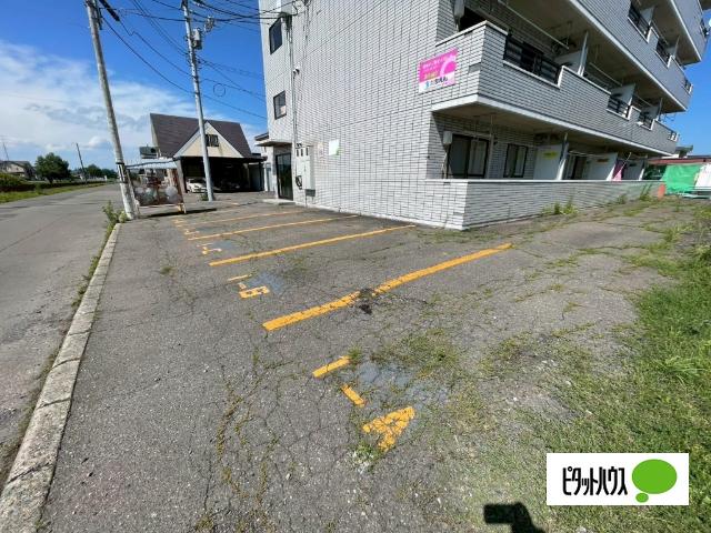 ラ・ポレール（4-A） 駐車場