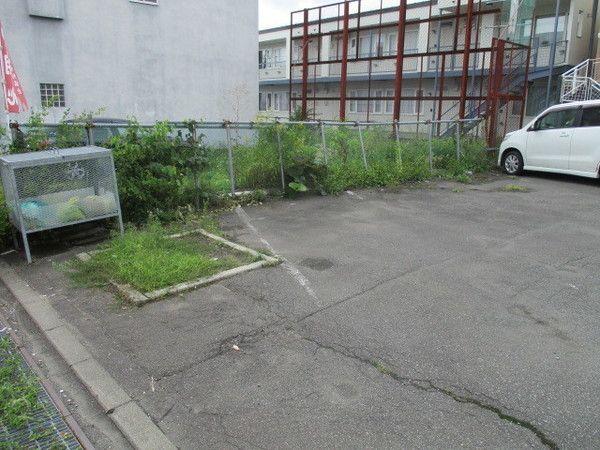 President F（202） 駐車場