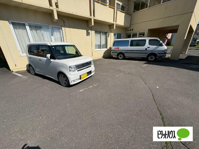 八番館 駐車場