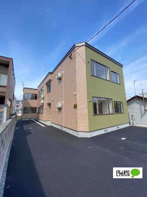 旭川四条駅より徒歩20分 築4年1ヶ月 2階建の賃貸物件