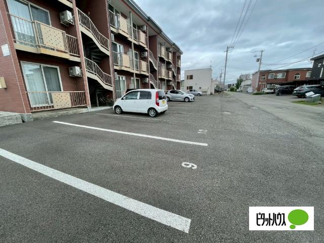 スペース（102） 駐車場