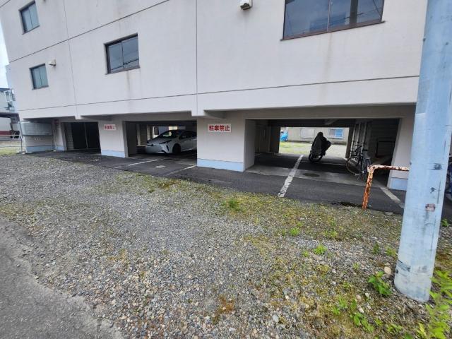 ニューサンハイツ 駐車場