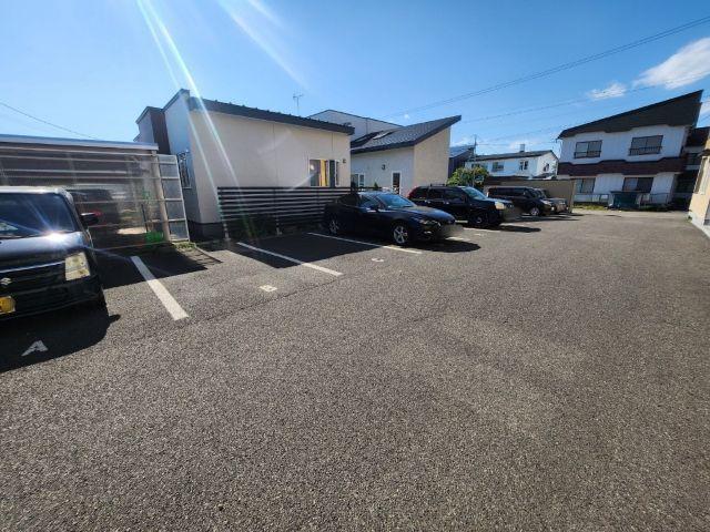 ヴィフレア（103） 駐車場