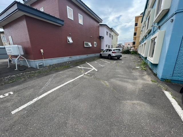 グランディール13 駐車場