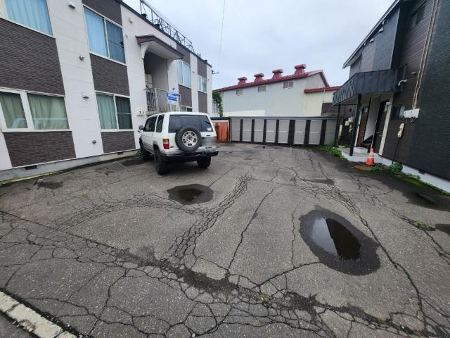 にしなハウスB（10） 駐車場