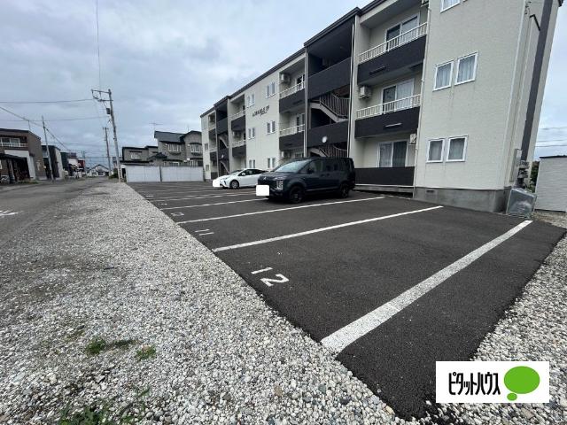 エマーブルⅣ（303） 駐車場