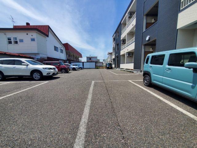 リヴェールT（205） 駐車場