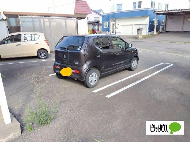 ナリッシュ４１０（101） 駐車場