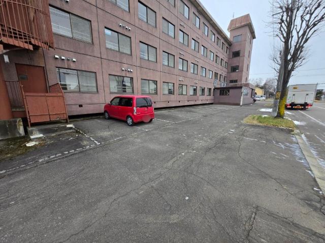 シャルム帯広（303） 駐車場