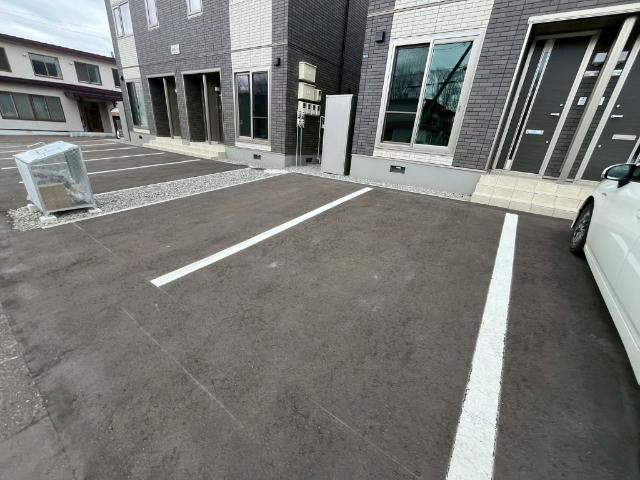 ray（レイ）（102） 駐車場