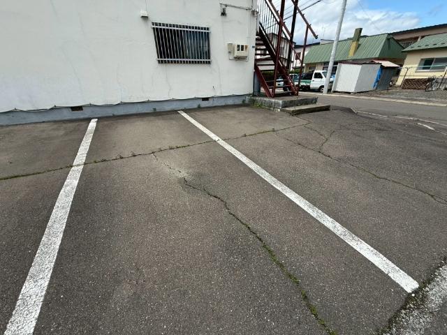 西ハイツ（D） 駐車場