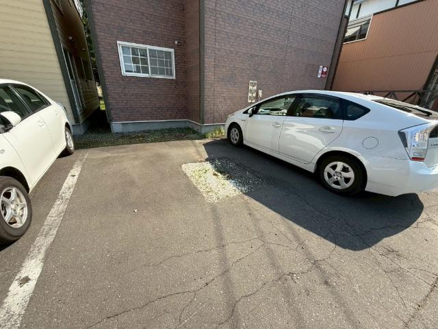 帯広市西十二条南アパート 駐車場
