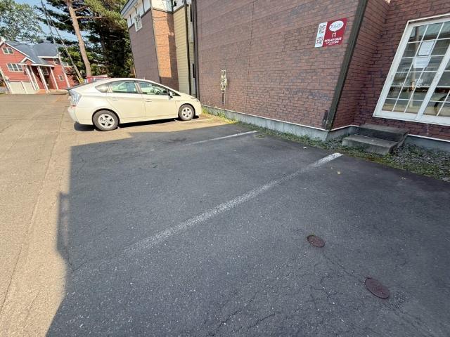 帯広市西十二条南アパート 駐車場