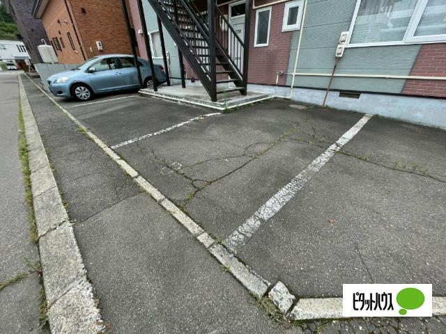 ハウスオブローズ２ 駐車場