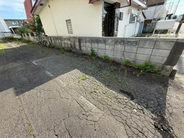帯広市東九条南アパート 駐車場