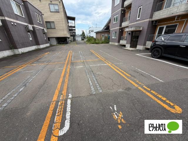 レジデンスマンワVI（102） 駐車場