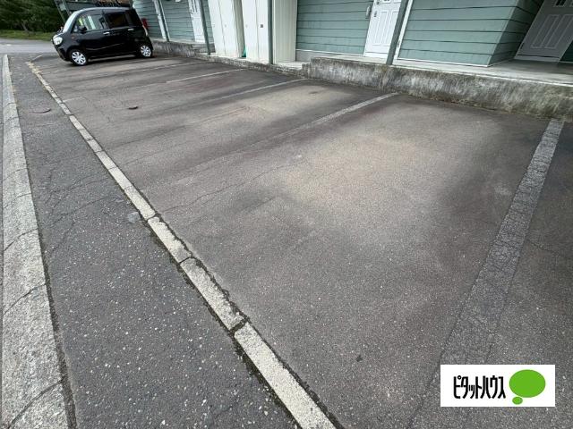 ヴィレッジアイリス（2-D） 駐車場
