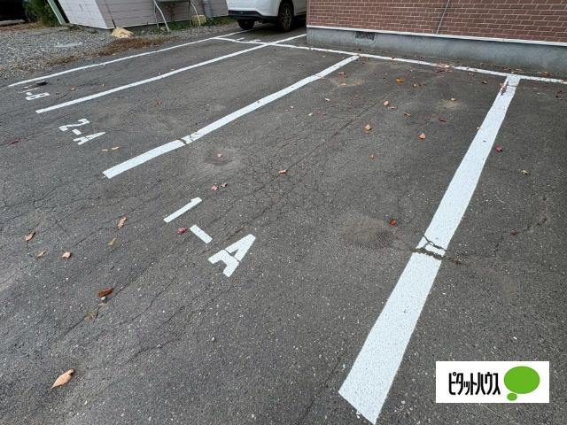 真由香コーポ（2-B） 駐車場