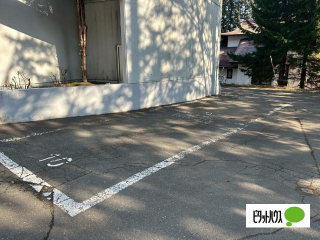 ヴィラージュホンマ（101） 駐車場