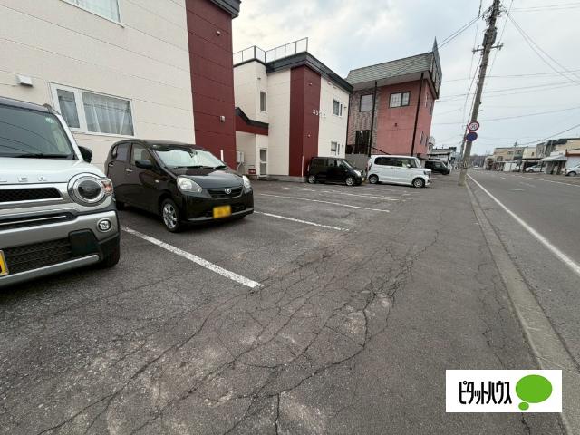 ユリクレス（101） 駐車場