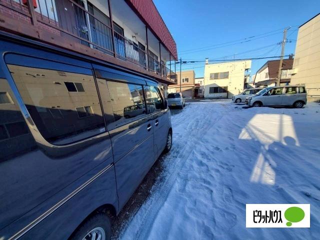 ハイ・ガーデン（10） 駐車場