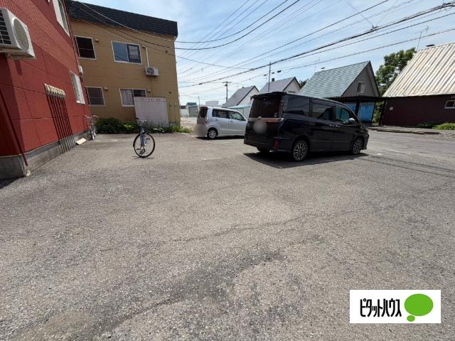 ベーレンスＢ（208） 駐車場