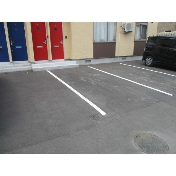 コスモアベニュー六条（A） 駐車場