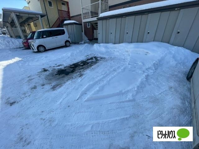 帯広市西二十一条南アパート 駐車場