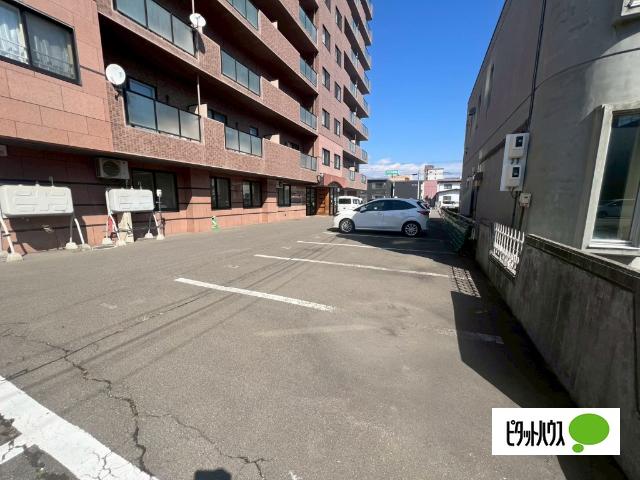 大通11丁目ビル（606） 駐車場