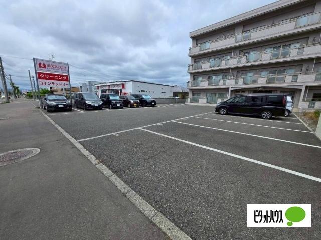 プレステート（301） 駐車場