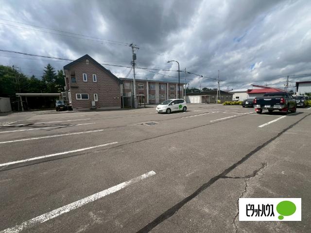 かぜのなかにわ（—） 駐車場