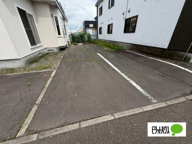 清流ヒルズⅥ（102B） 駐車場