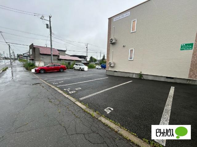 ミシェル アン（2-B） 駐車場