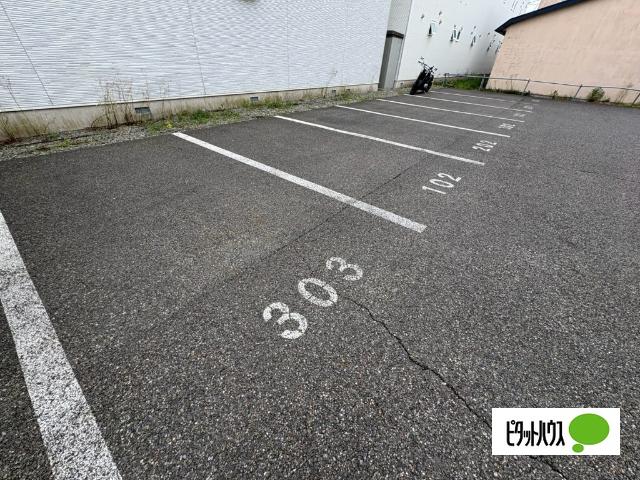 ステラコート（202） 駐車場