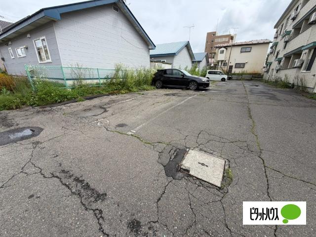 クィーズン緑（101） 駐車場