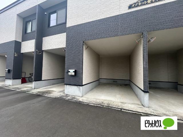 メゾネット愛生Ａ・Ｂ（C） 駐車場