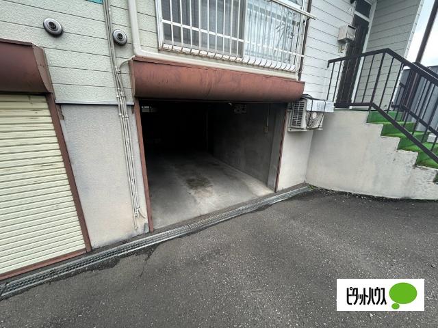 レスト石黒（2-1） 駐車場