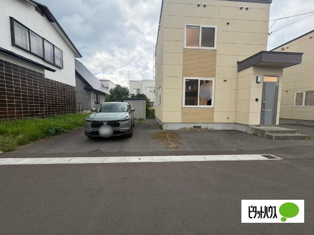 神楽2-9貸家（B） 駐車場