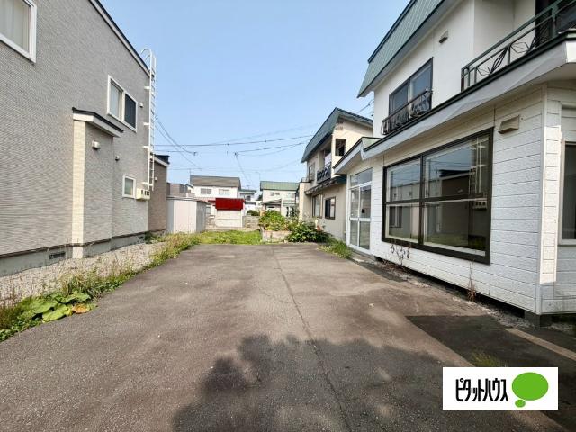 神楽岡1-5借家（1） 駐車場