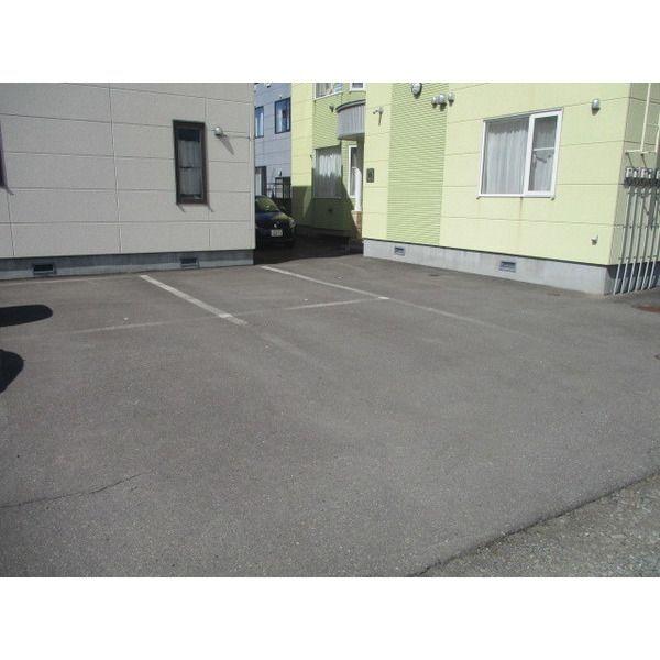 サンタフェ（102） 駐車場