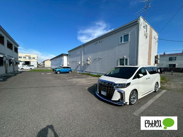 Numb(ナム）（D） 駐車場